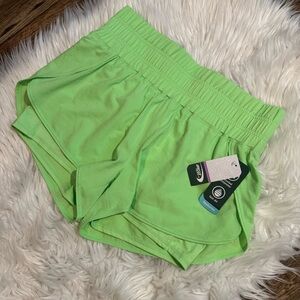 MTA Sport Mya Wynn Women’s Green Running Shorts NWT Size M Fast Dry Activewear